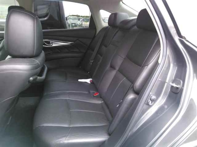 NISSAN FUGA 2010