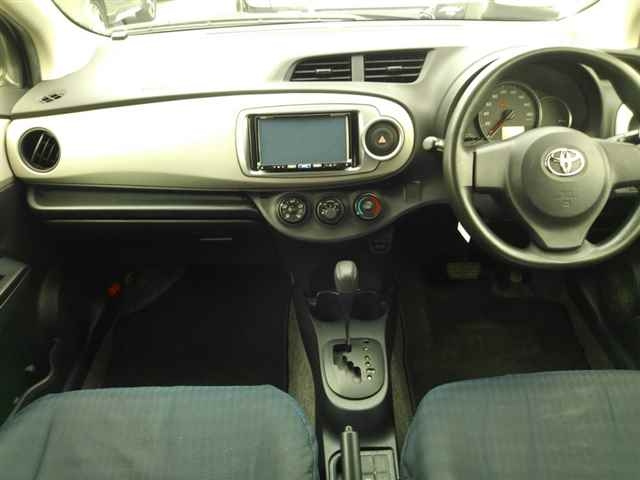 TOYOTA VITZ 2014
