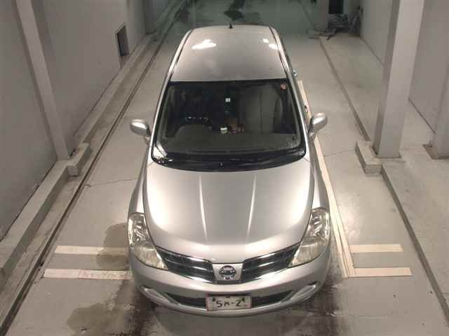 NISSAN TIIDA 2010