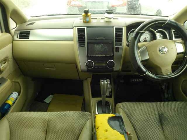 NISSAN TIIDA 2010