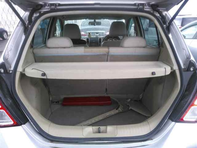 NISSAN TIIDA 2010