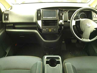 NISSAN SERENA 2010