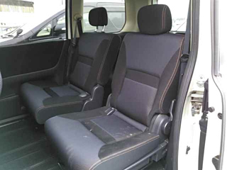 NISSAN SERENA 2010
