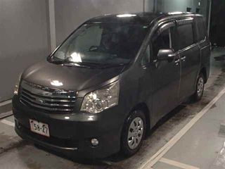 TOYOTA NOAH 2011