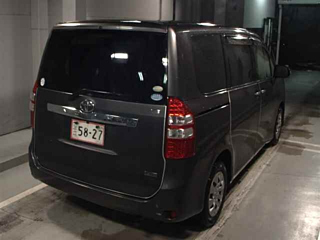 TOYOTA NOAH 2011