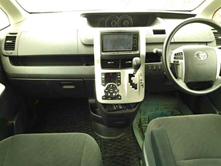 TOYOTA NOAH 2011