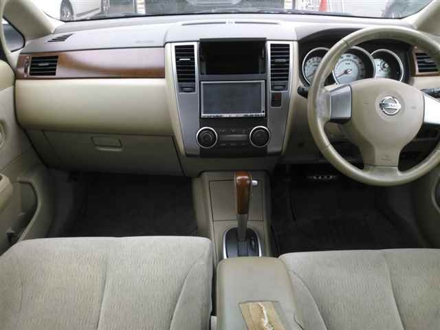 NISSAN TIIDA LATIO 2010