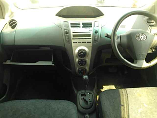 TOYOTA VITZ 2010