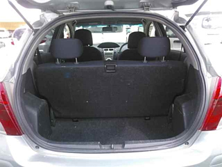 TOYOTA VITZ 2010