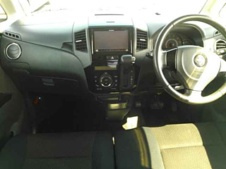 NISSAN ROOX 2010