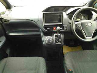 TOYOTA NOAH 2015