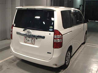 TOYOTA NOAH 2013