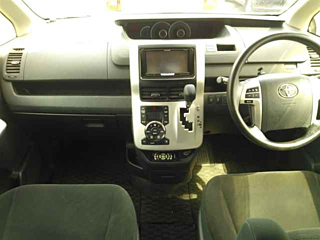 TOYOTA NOAH 2013