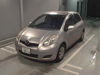 TOYOTA VITZ 2010