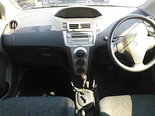 TOYOTA VITZ 2010