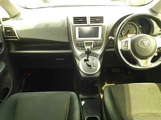 TOYOTA RACTIS 2013