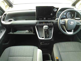TOYOTA VOXY 2022