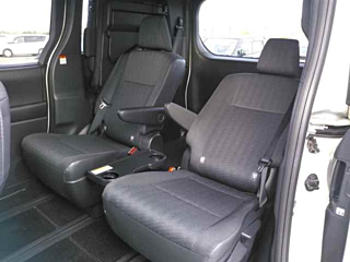 TOYOTA VOXY 2022