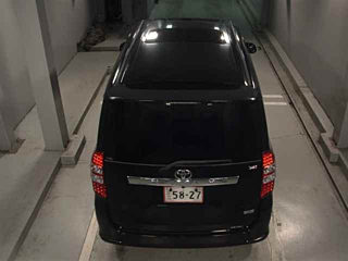TOYOTA NOAH 2010