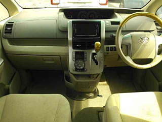 TOYOTA NOAH 2009