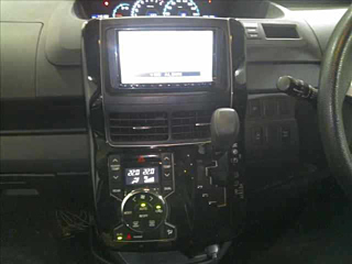 TOYOTA VOXY 2010