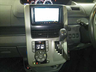 TOYOTA VOXY 2010