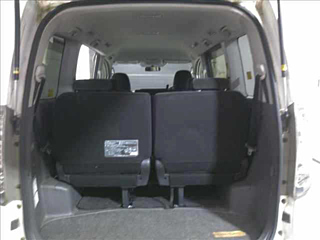 TOYOTA VOXY 2010