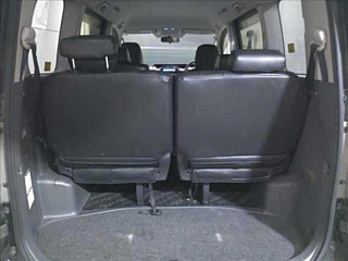TOYOTA VOXY 2010