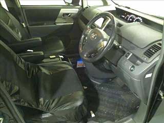 TOYOTA VOXY 2010