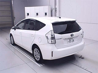 TOYOTA PRIUS ALPHA 2013