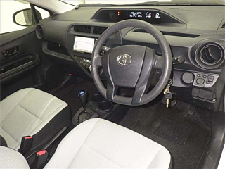 TOYOTA AQUA 2017