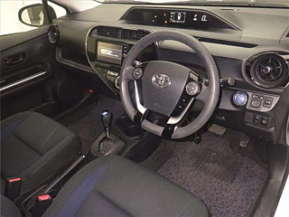 TOYOTA AQUA 2017