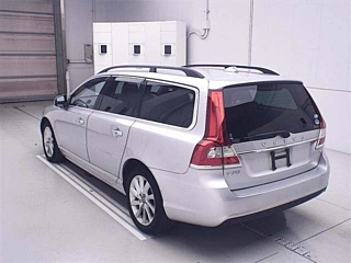VOLVO V70 2015