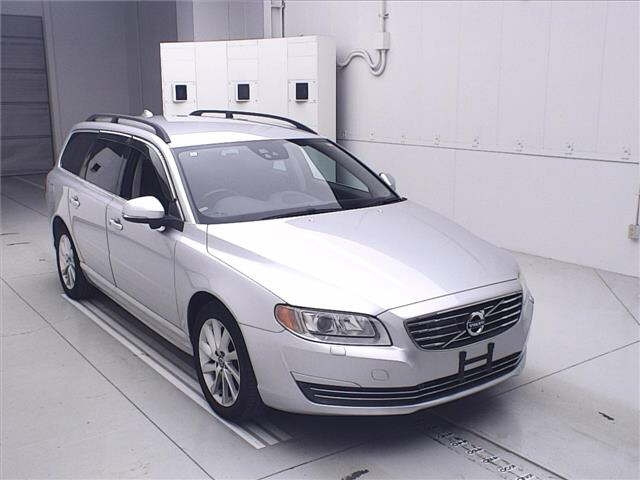 VOLVO V70 2015