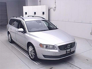 VOLVO V70 2015