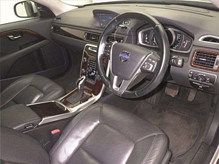 VOLVO V70 2015