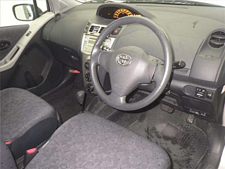 TOYOTA VITZ 2010