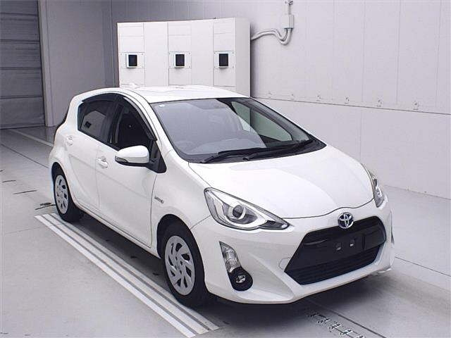 TOYOTA AQUA 2016