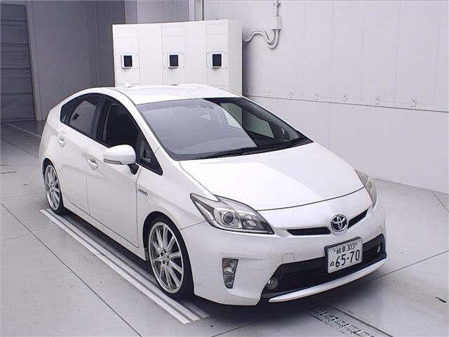 TOYOTA PRIUS 2014