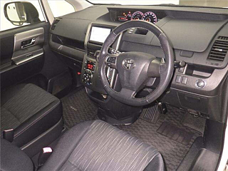 TOYOTA VOXY 2012