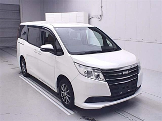 TOYOTA NOAH 2015