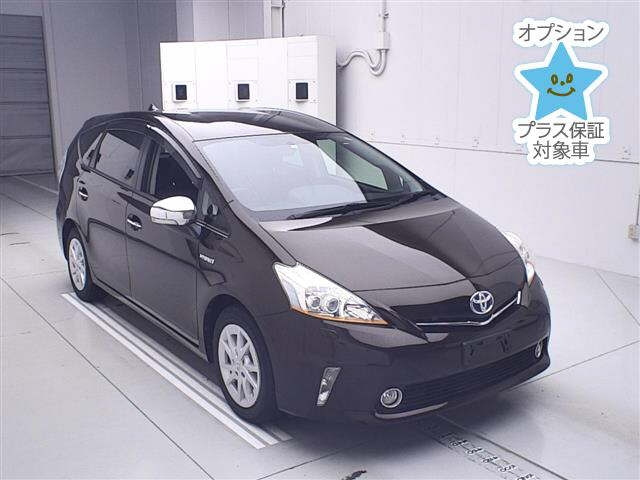 TOYOTA PRIUS ALPHA 2013