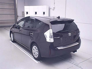 TOYOTA PRIUS ALPHA 2013