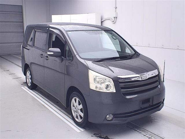TOYOTA NOAH 2008