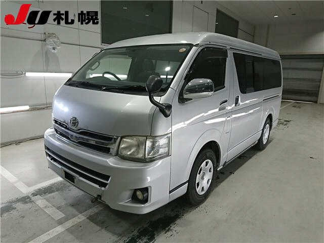 TOYOTA HIACE 2013