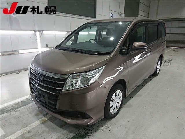 TOYOTA NOAH 2015