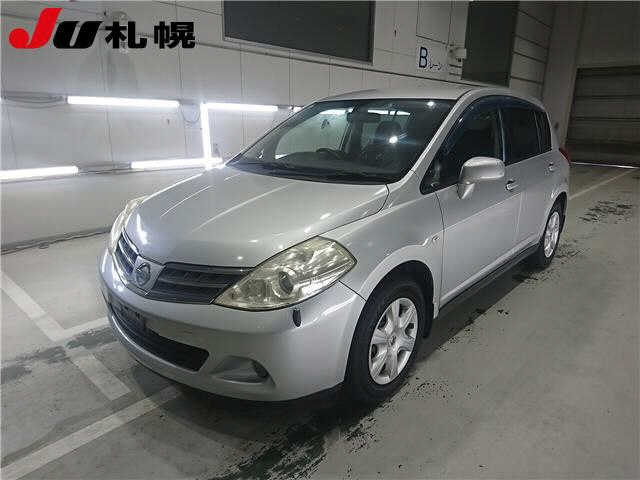 NISSAN TIIDA 2010