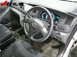 TOYOTA ISIS 2010