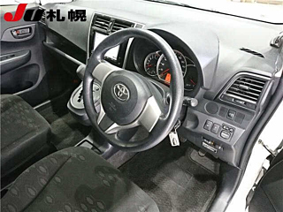 TOYOTA RACTIS 2015