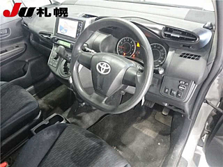 TOYOTA WISH 2010